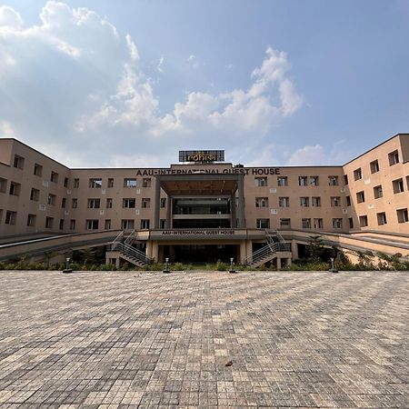 Rohika Aau-Igh Hotel Guwahati Buitenkant foto