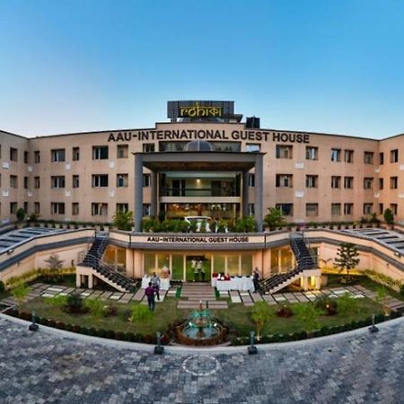 Rohika Aau-Igh Hotel Guwahati Buitenkant foto
