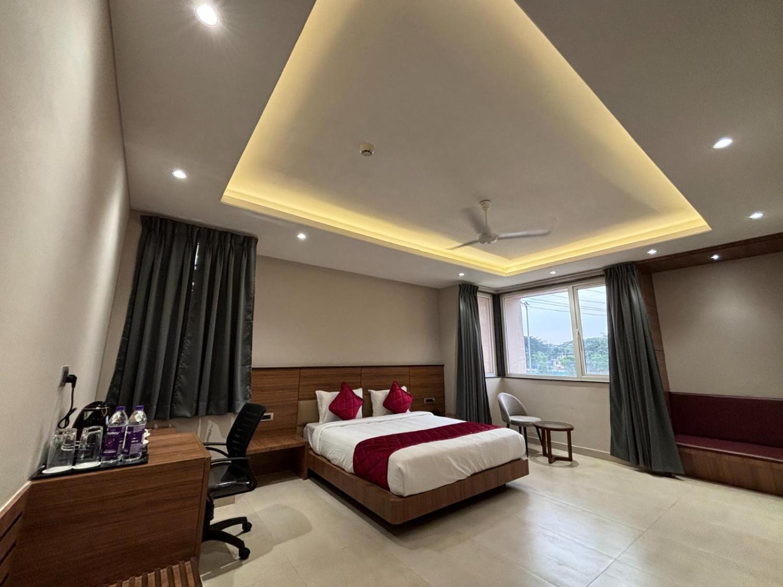 Rohika Aau-Igh Hotel Guwahati Buitenkant foto