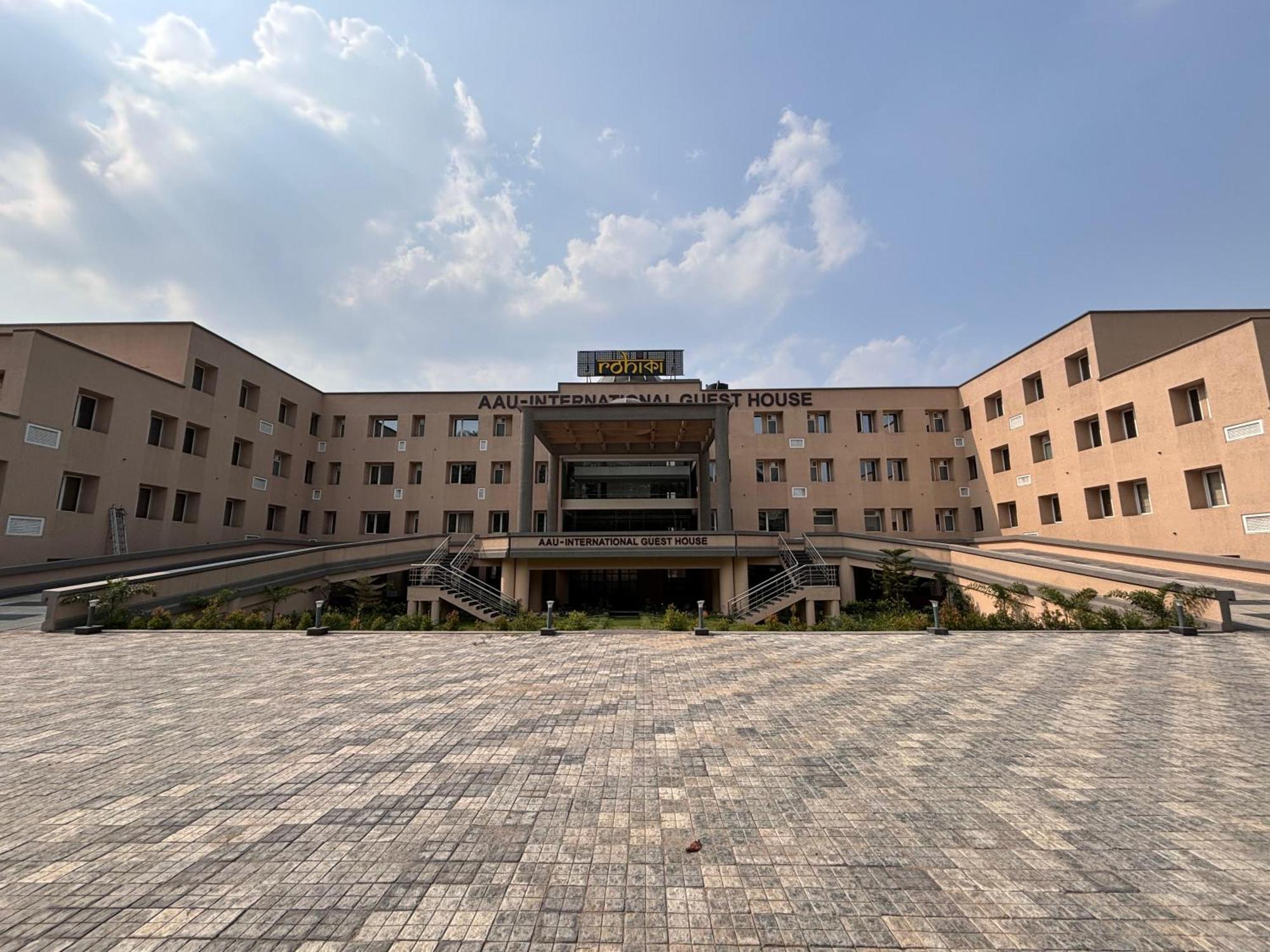 Rohika Aau-Igh Hotel Guwahati Buitenkant foto